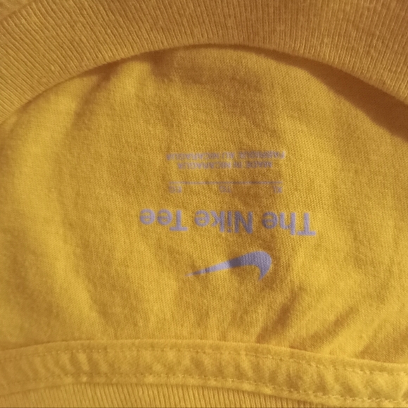 Nike Tee T-Shirt Mens XL Yellow Pullover Long Sleeve Swoosh Logo Crewneck Adult - Picture 3 of 3
